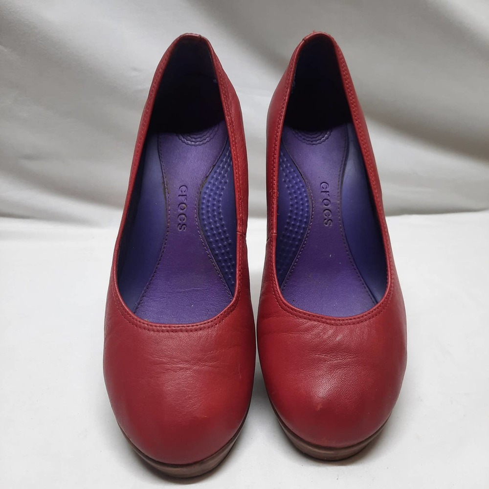 NWOB Crocs A-Leigh Red Leather Wooden Wedge Heel with non-slip sole 8
